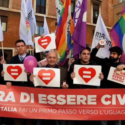 Unioni civili, l’appello di Arcigay: “Il Parlamento non umili ancora gay e lesbiche”